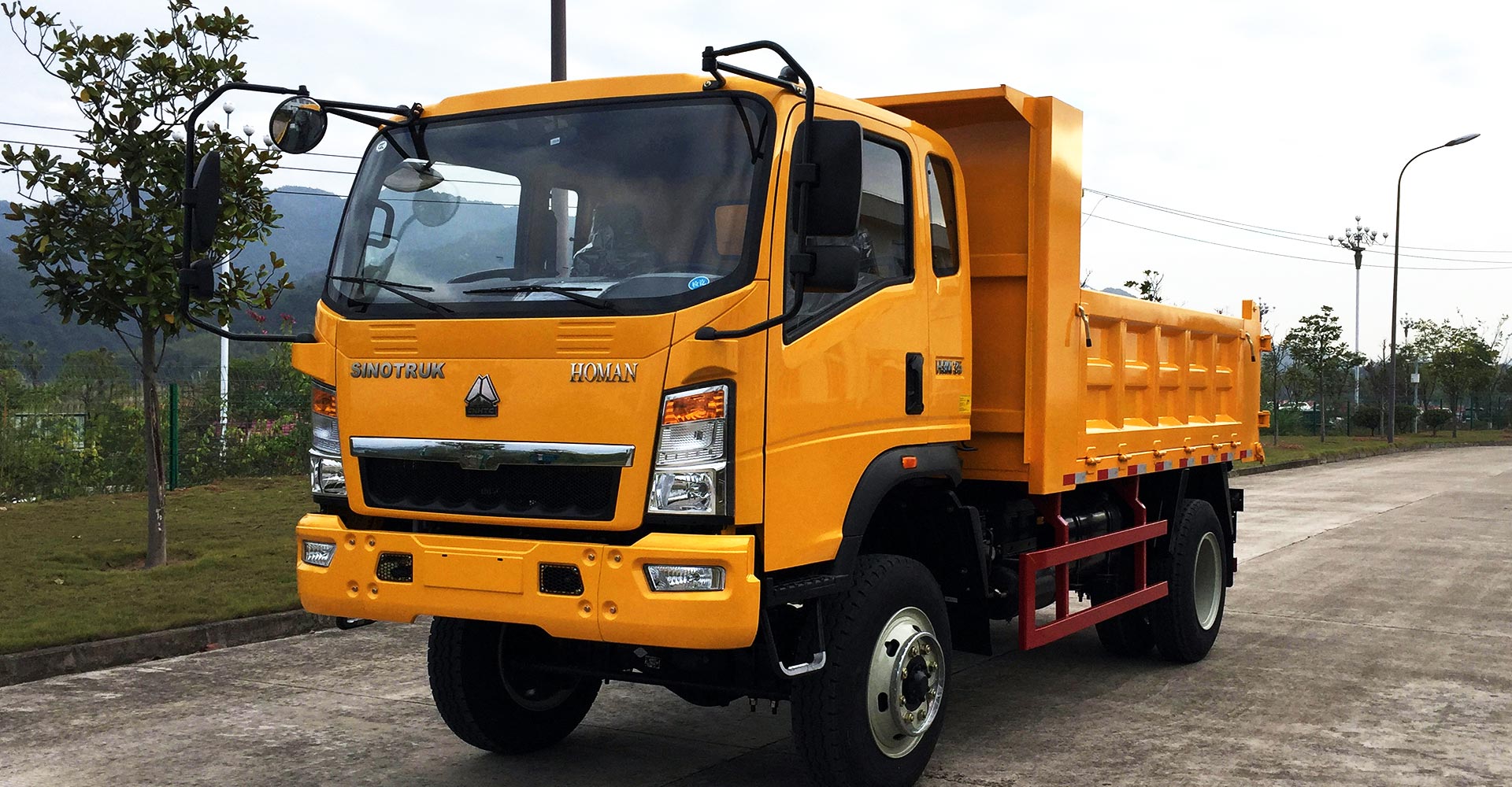 SINOTRUK HOWO 4X4 TIPPER TRUCK-2